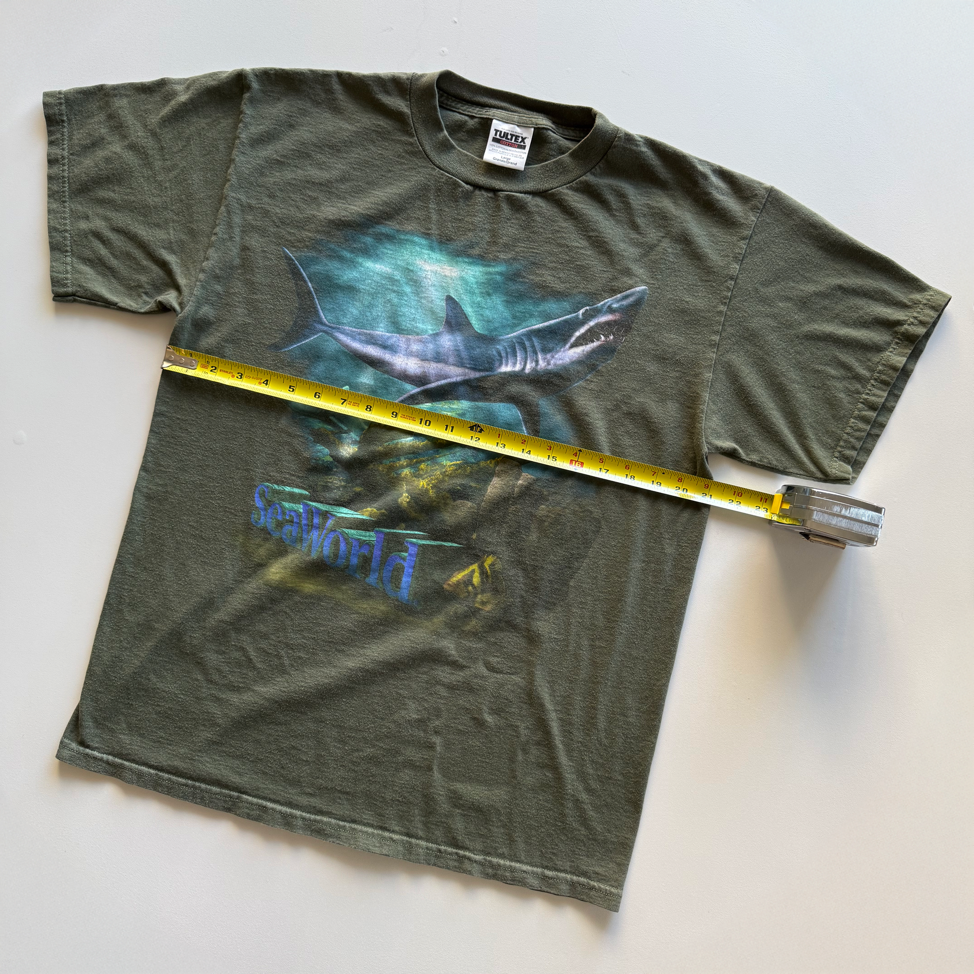 Vintage 1997 Seaworld Great White Shark Tee