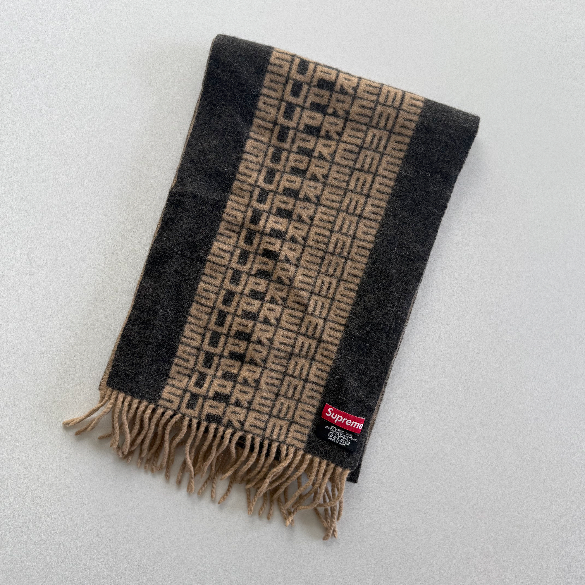 Supreme FW18 Logo Repeat Scarf