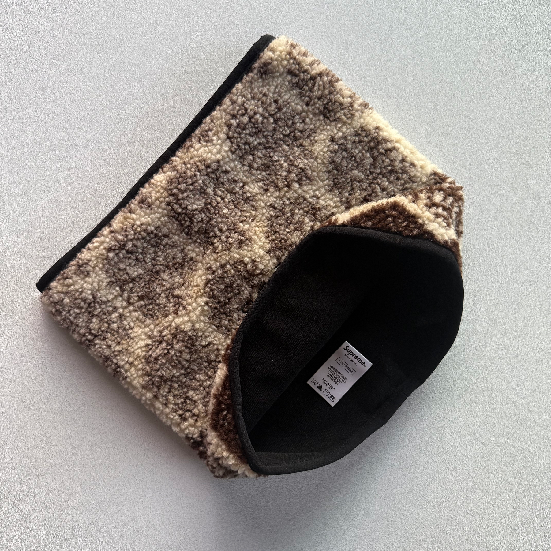 Supreme FW18 Snowflake Neck Gaiter