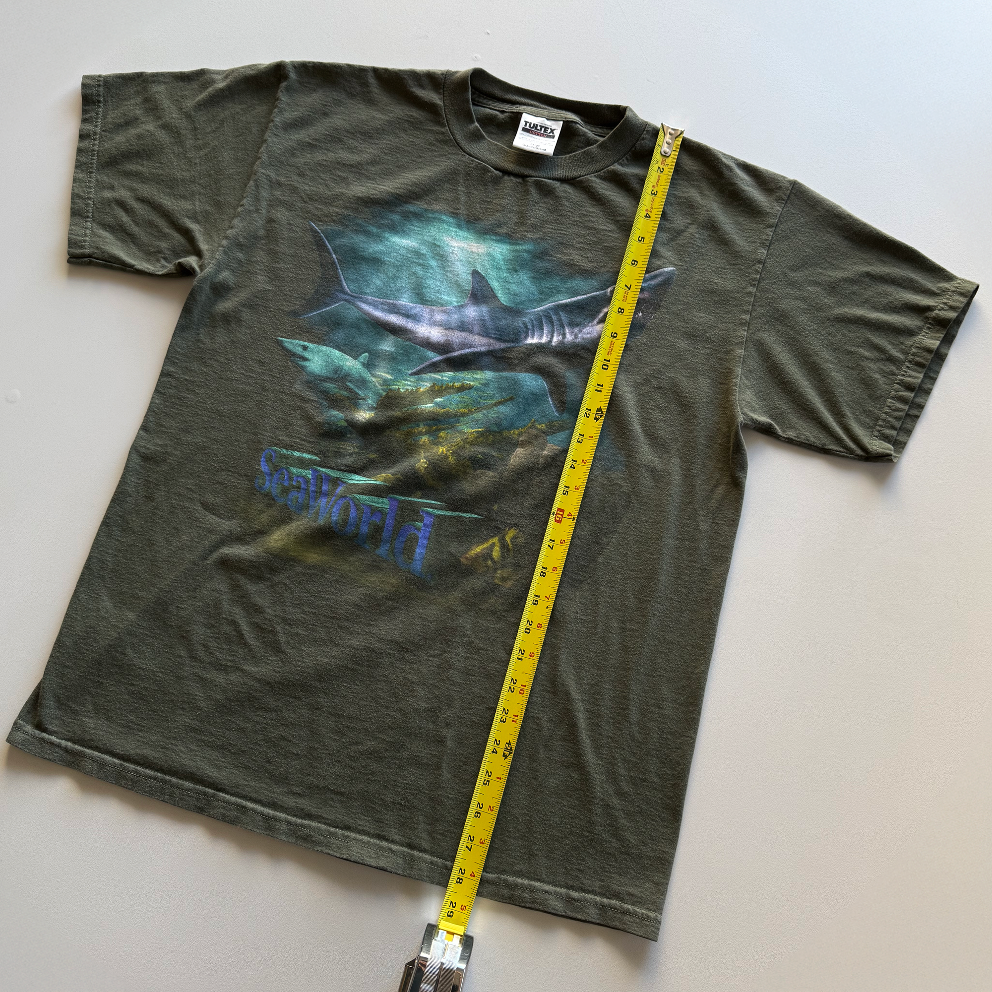Vintage 1997 Seaworld Great White Shark Tee