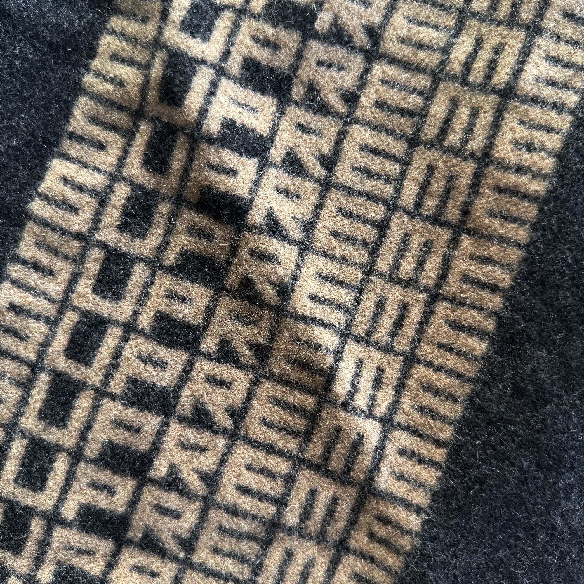 Supreme FW18 Logo Repeat Scarf