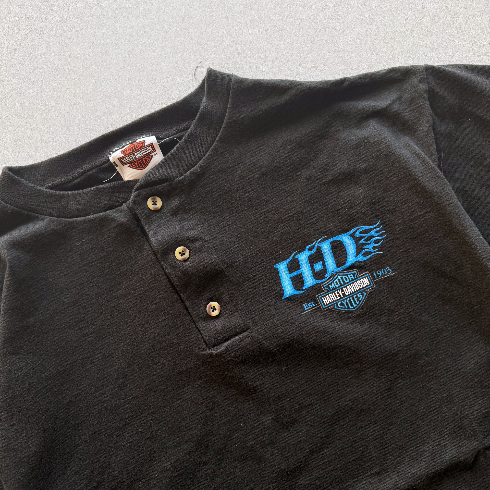 Vintage 2000s Y2K Blue Flame HD Emblem Shirt