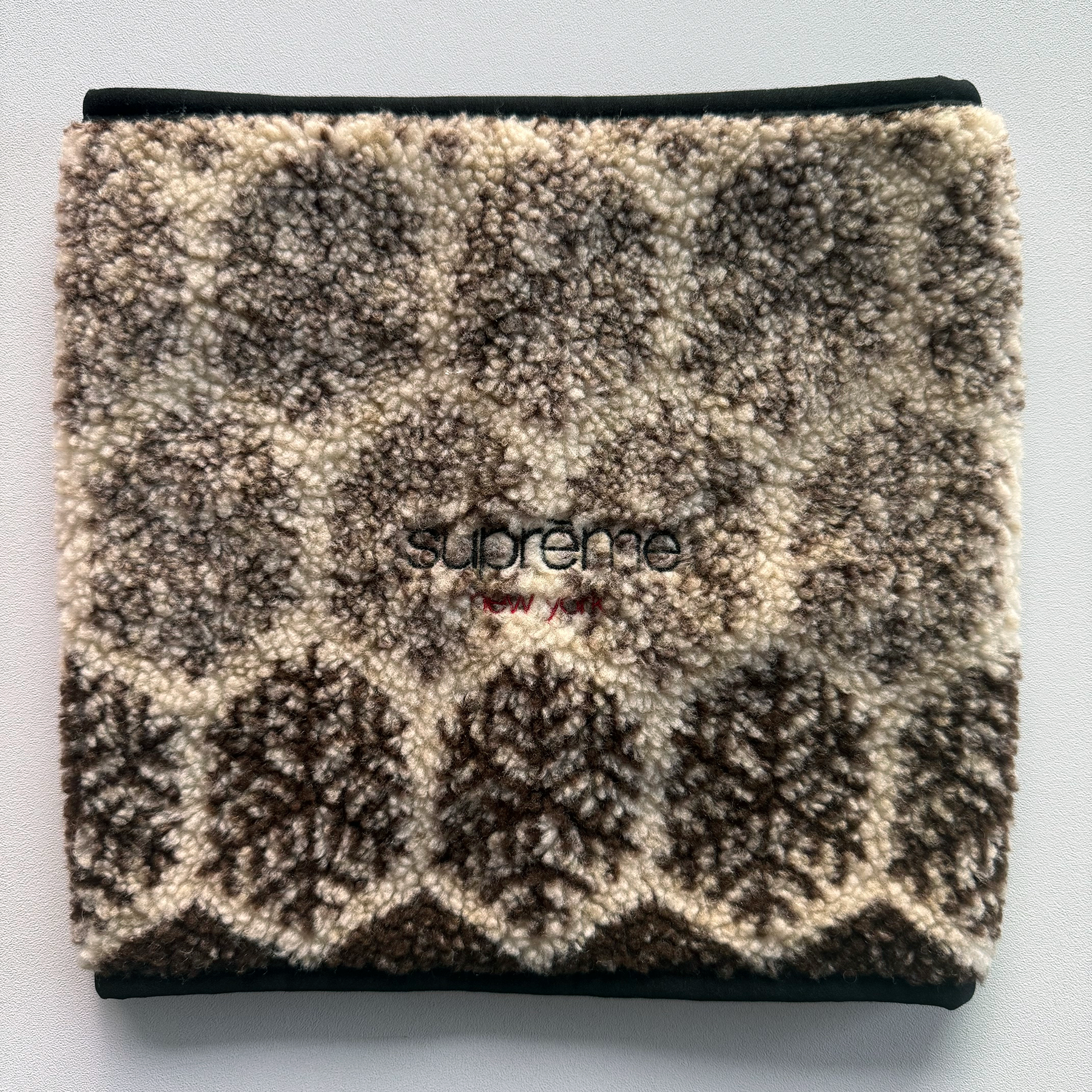 Supreme FW18 Snowflake Neck Gaiter