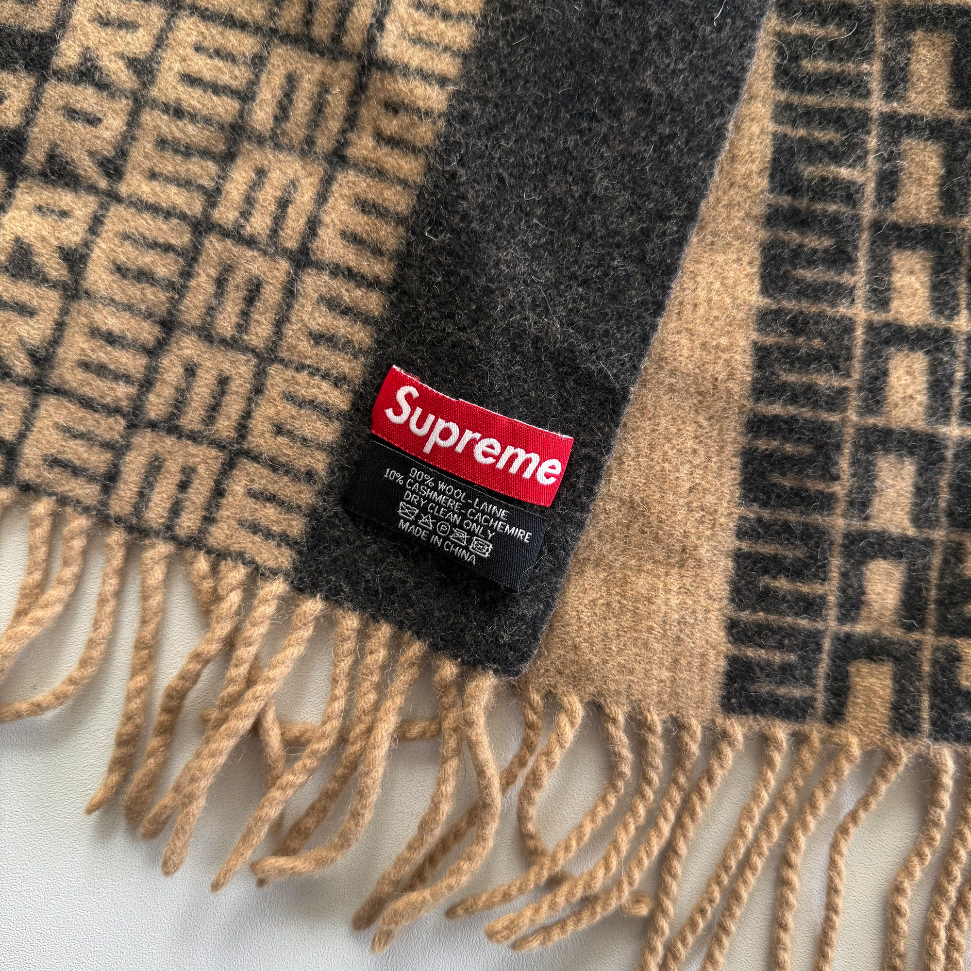 Supreme FW18 Logo Repeat Scarf