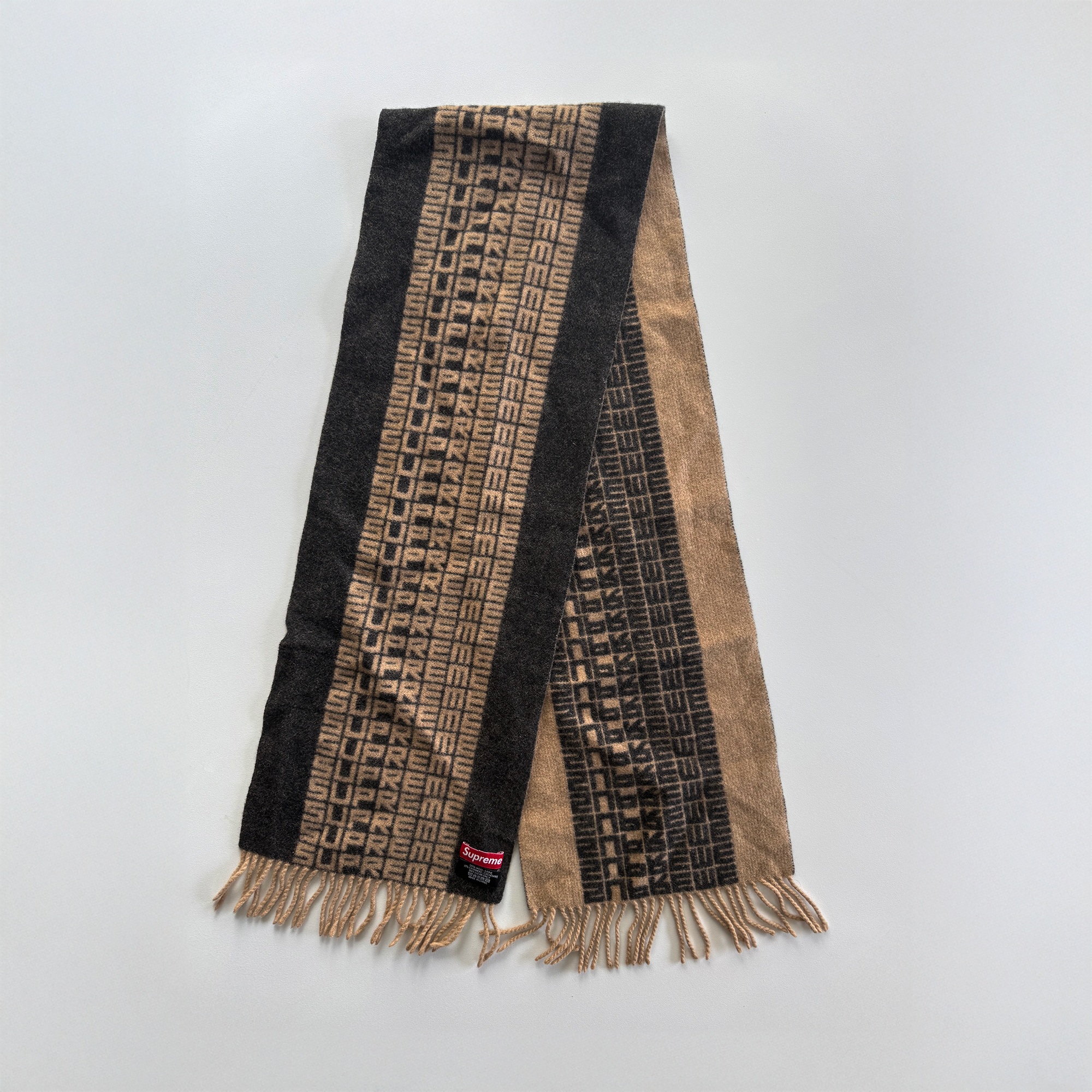 Supreme FW18 Logo Repeat Scarf