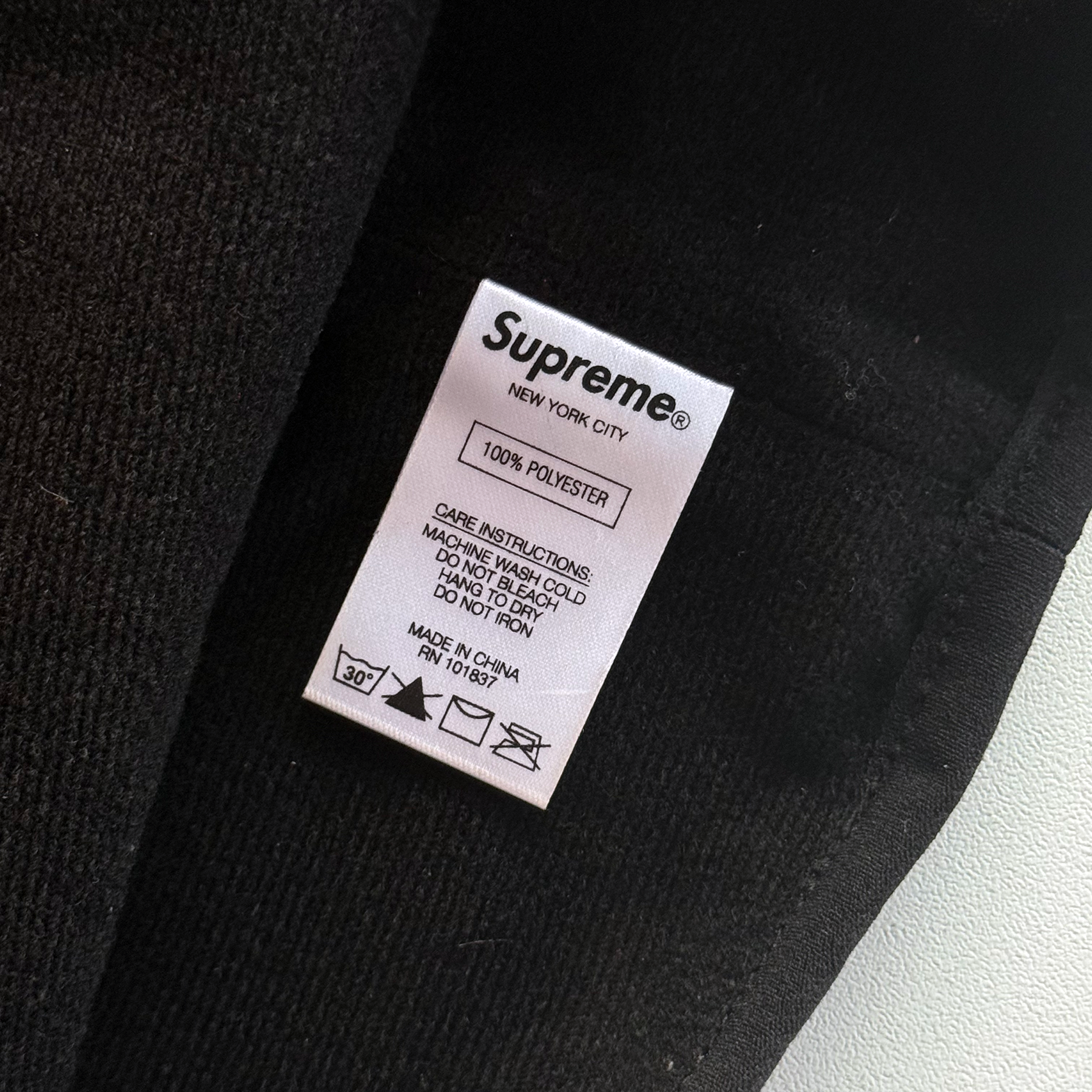 Supreme FW18 Snowflake Neck Gaiter
