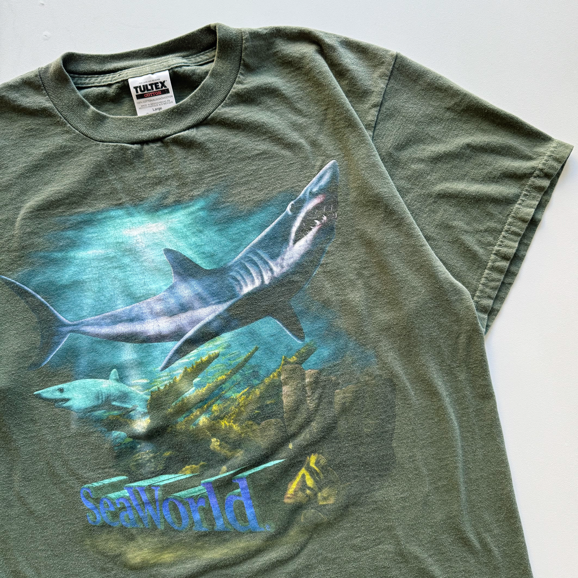 Vintage 1997 Seaworld Great White Shark Tee