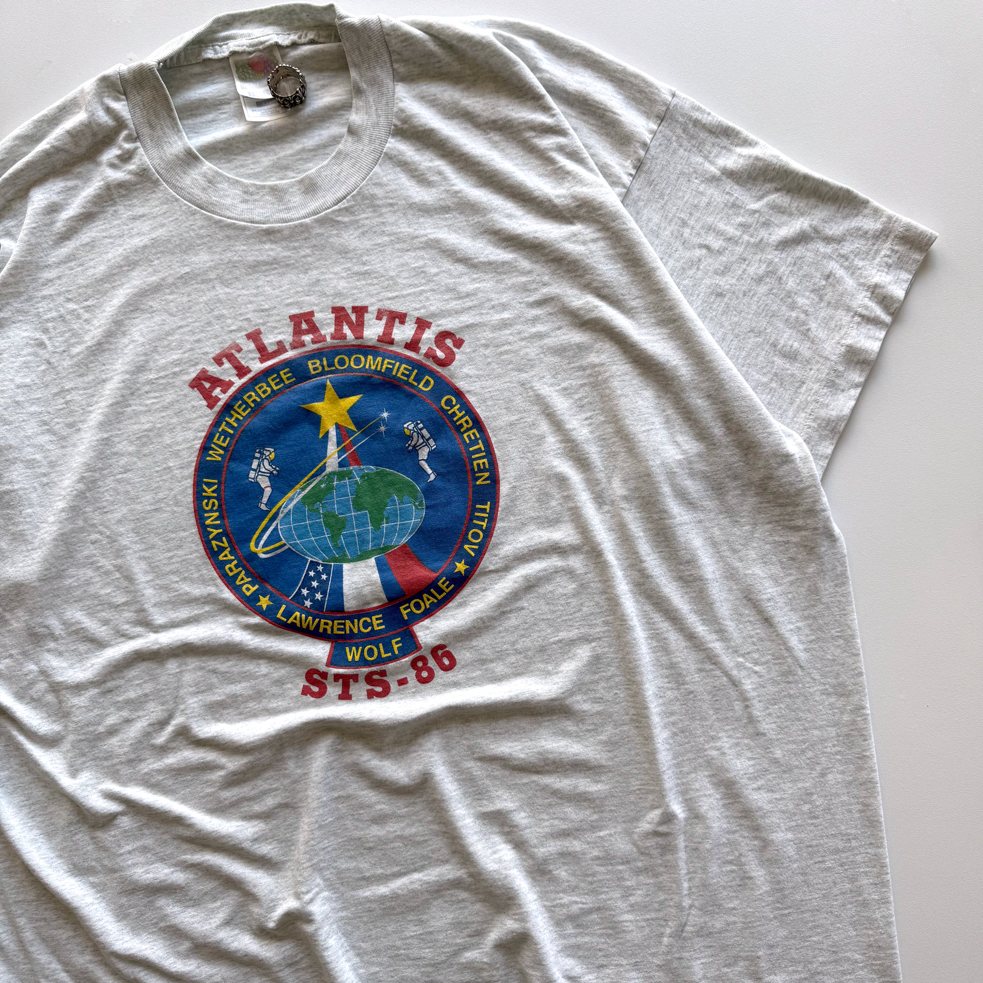 Vintage 1997 NASA Atlantis STS-86 Tee