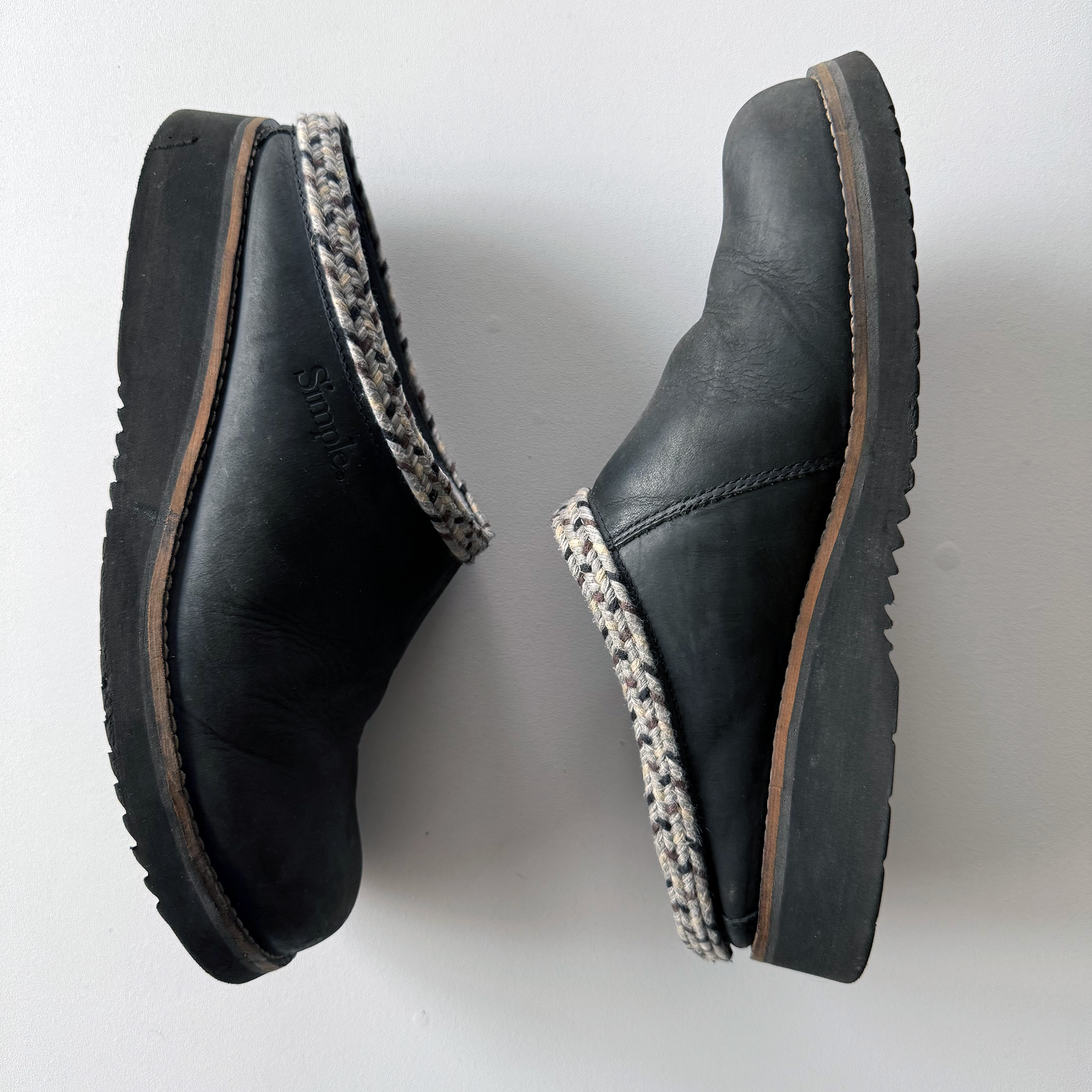 Simple Shoes Original Clog Black Leather (Size 9)