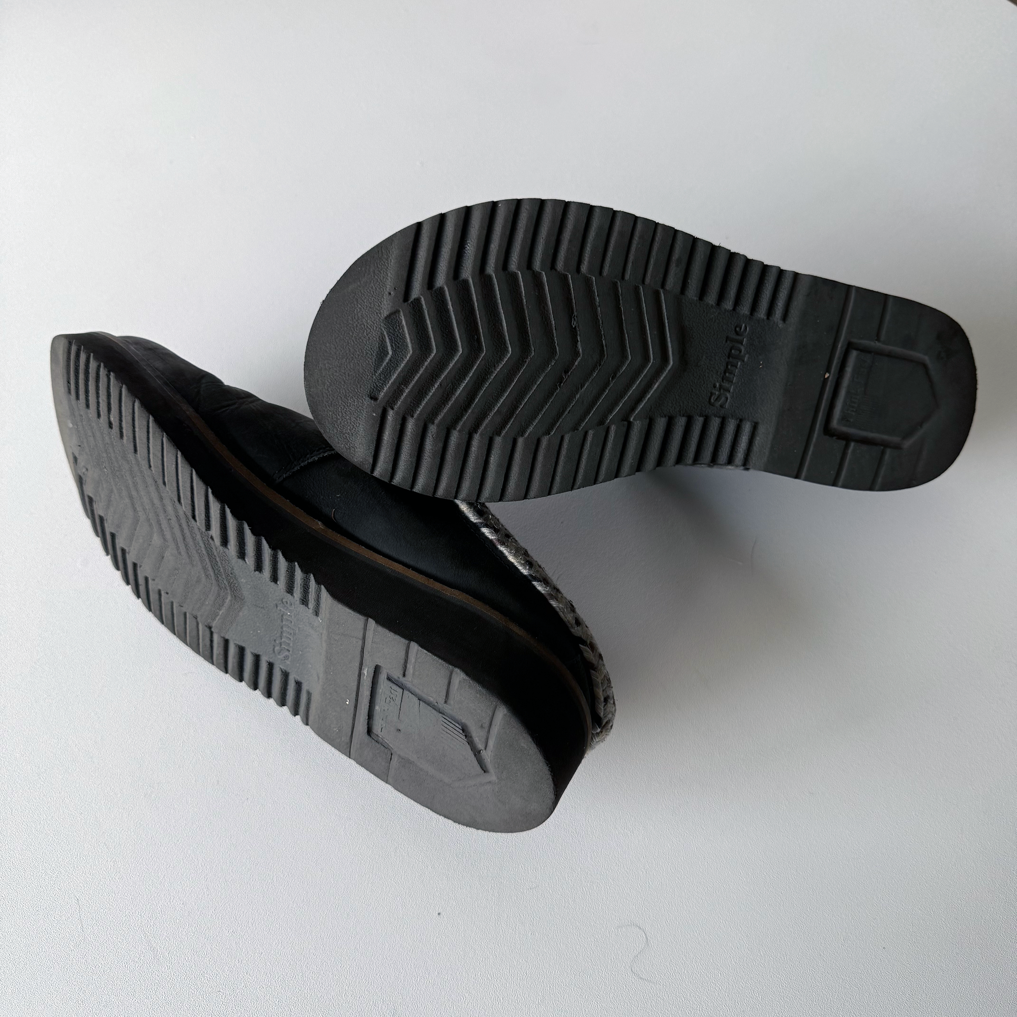 Simple Shoes Original Clog Black Leather (Size 9)