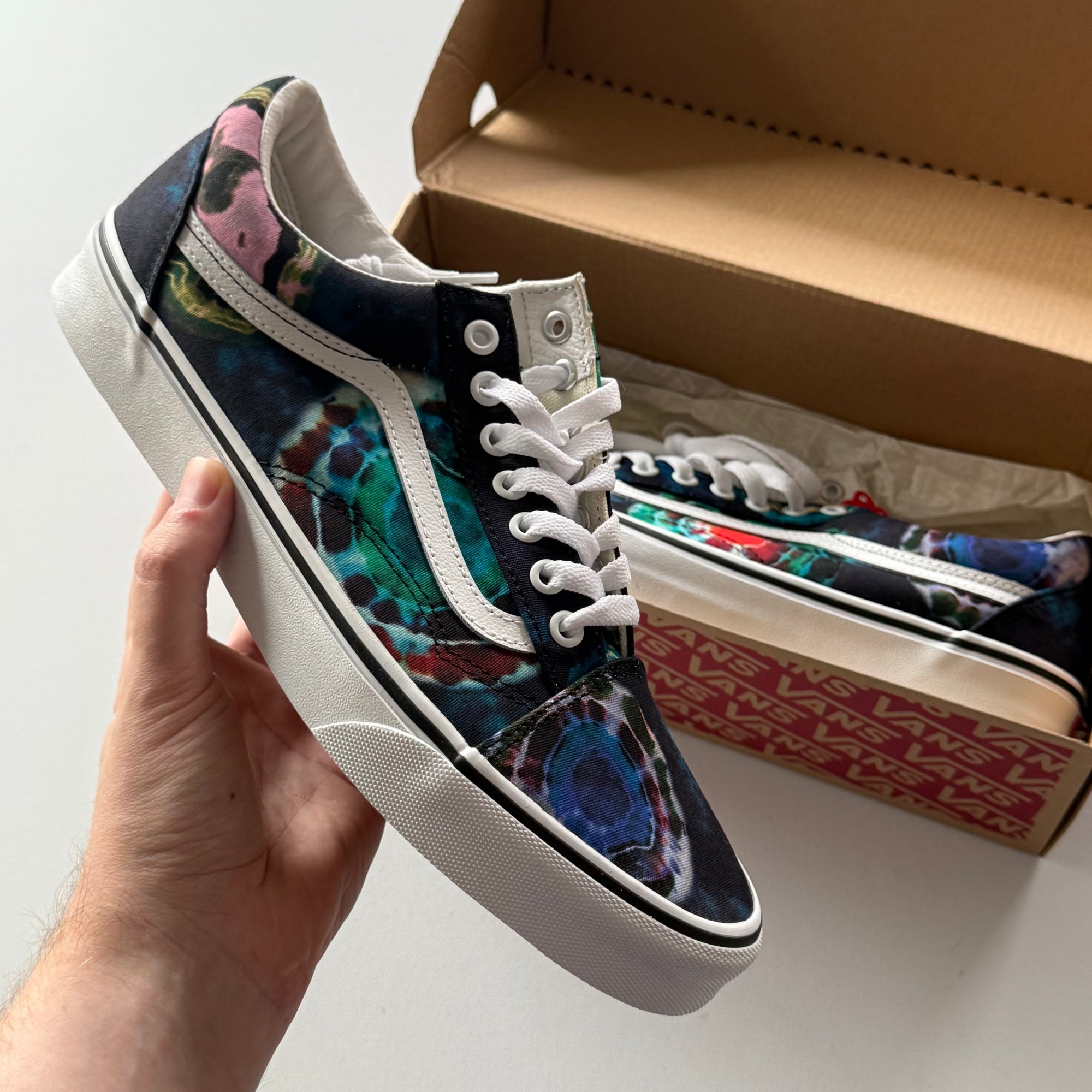 Vans 2022 'Tie-Dye Multi' Old Skools (Size 9)