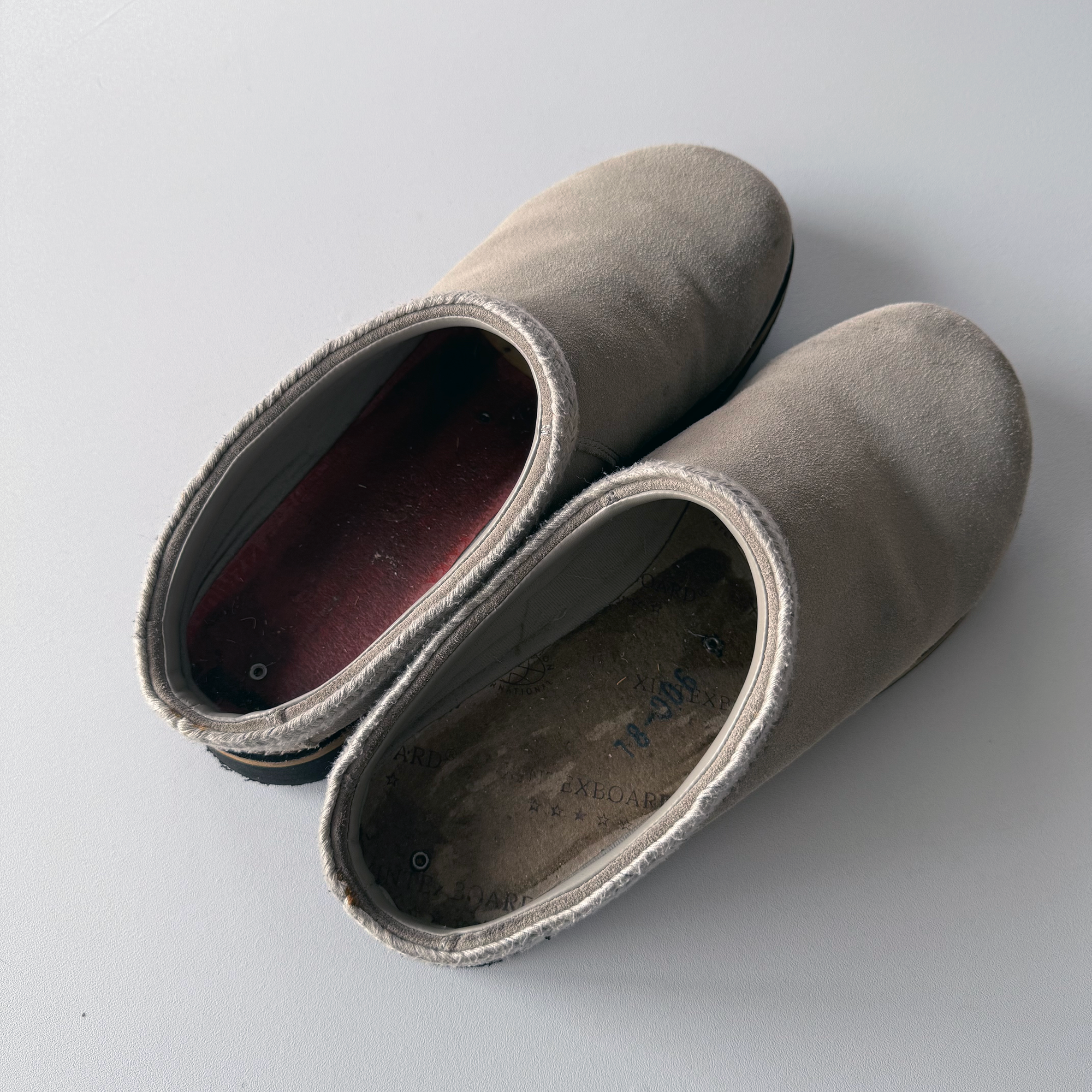 Simple Shoes Original Clog Suede Stone Grey (Size 9)