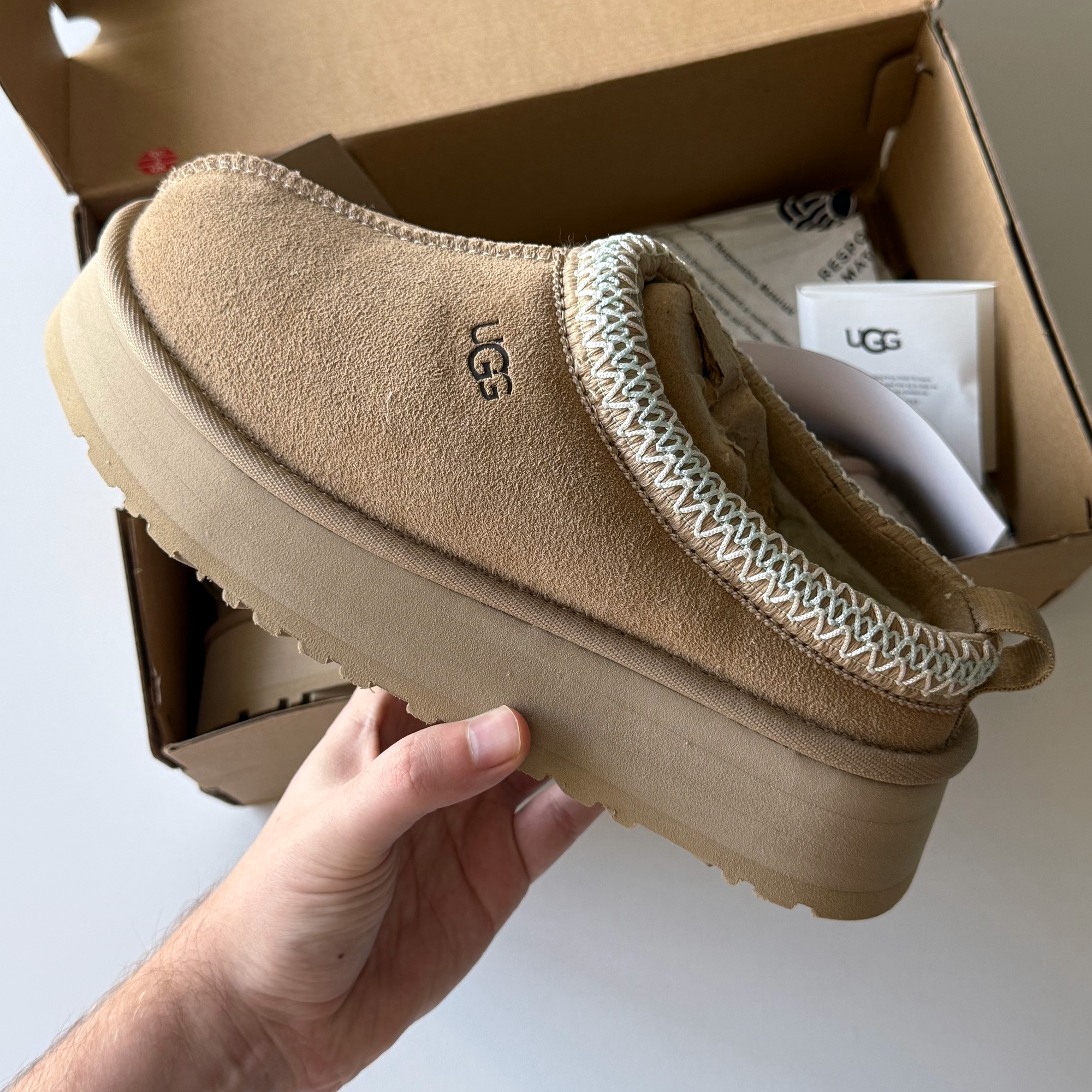UGG Wmns Tazz Slipper 'Sand' (Size 7 or 8)