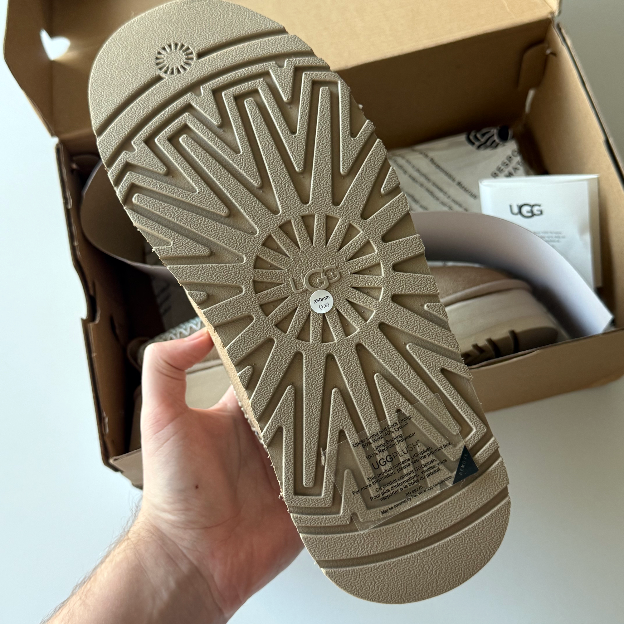 UGG Wmns Tazz Slipper 'Sand' (Size 7 or 8)