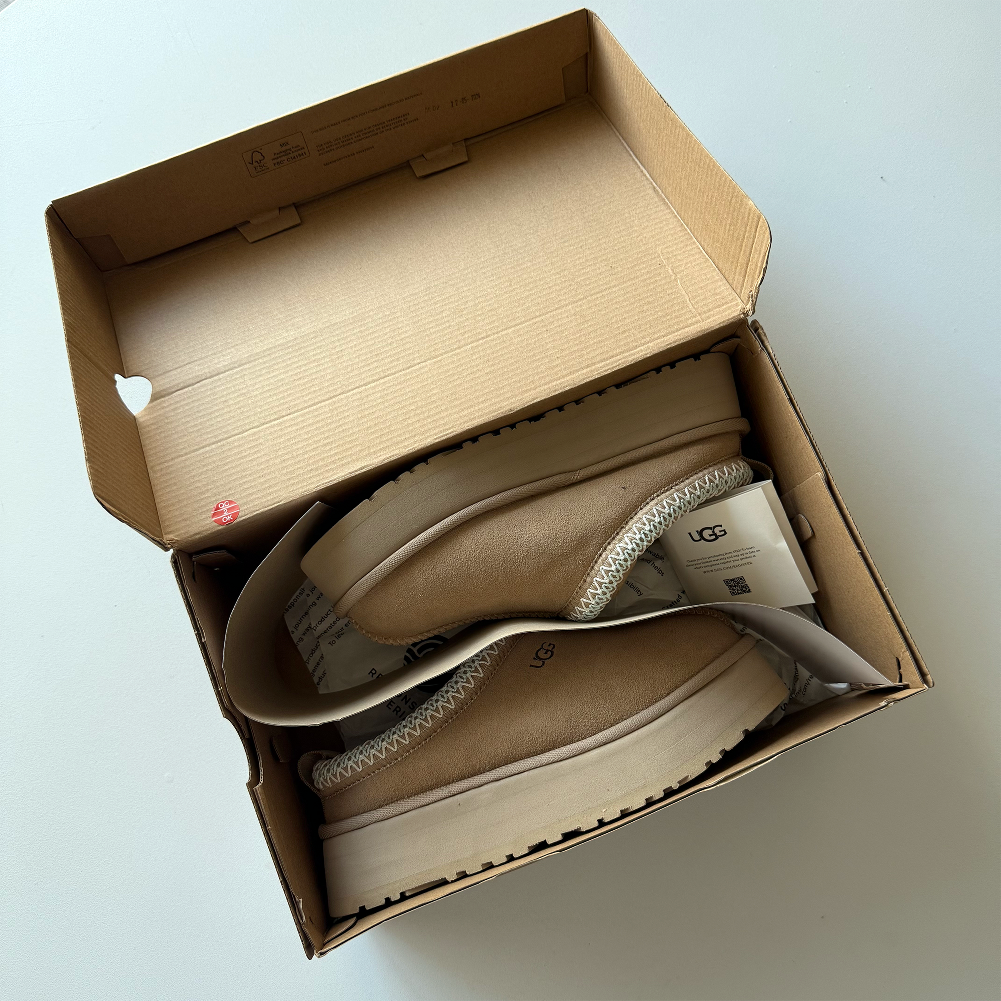 UGG Wmns Tazz Slipper 'Sand' (Size 7 or 8)